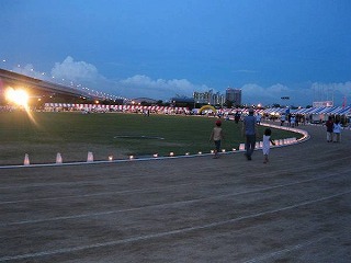 日が暮れてキャンドルがキレイです