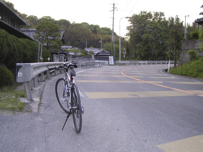 清滝峠頂上付近（大阪側から頂上に向かって）