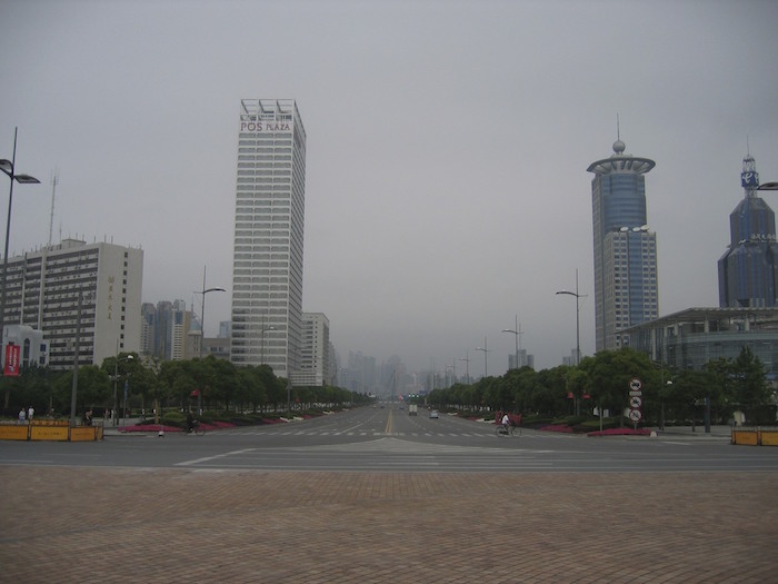 2005年6月8日にロータリーから世紀大道を見る