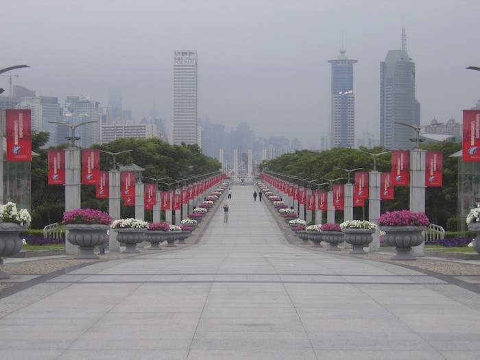 更に世紀公園側から上海科技馆站を向いて
