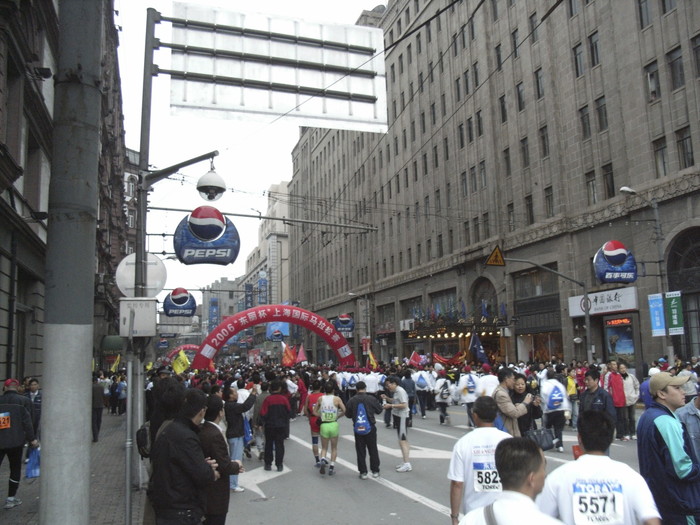 会場に集まってくるランナーさん達