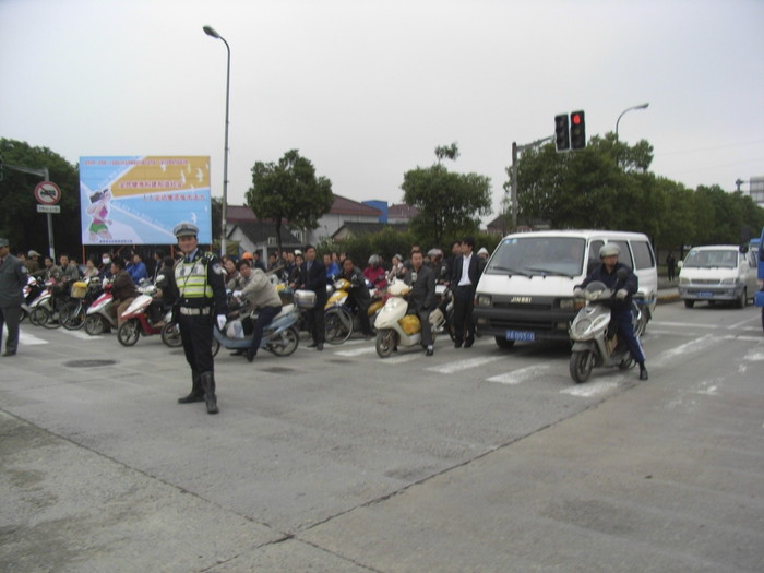 足止めされる人々