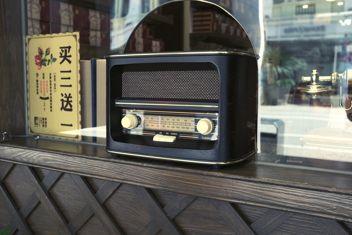 黄遠堂鳳梨酥の渋いスピーカー