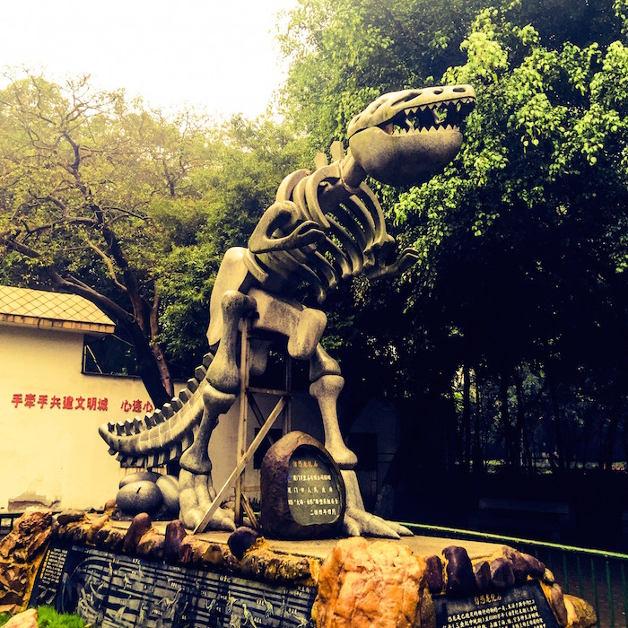 動物園前の恐竜 動物園前の恐竜